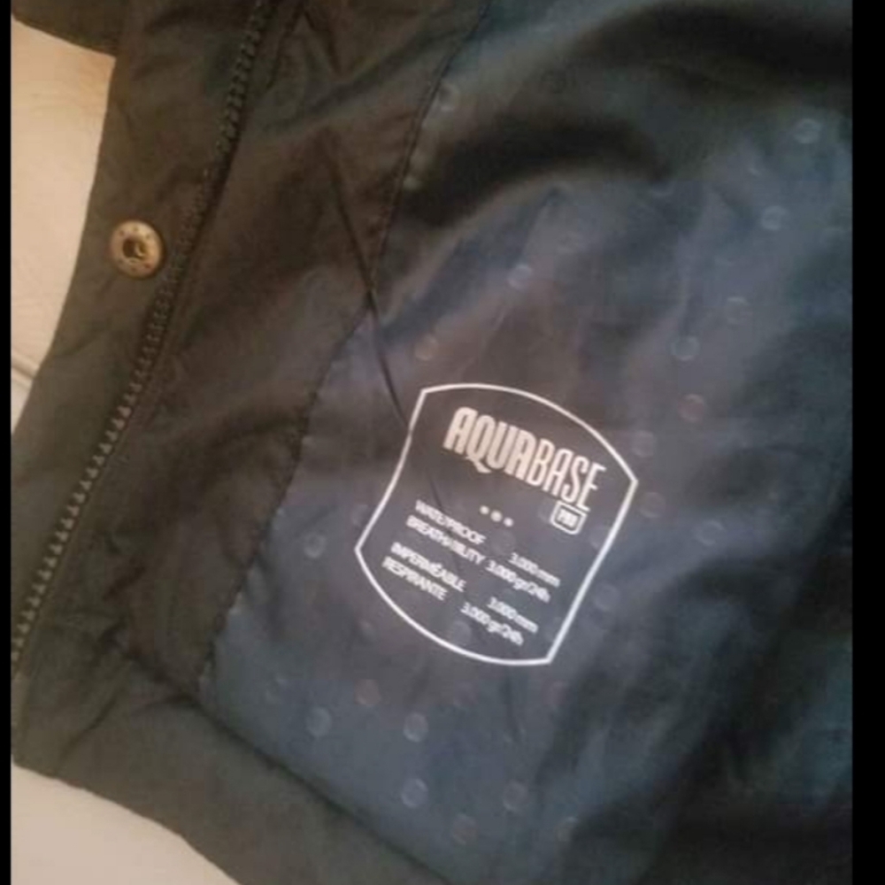 Coats - Picture 5 of 6